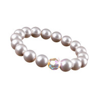 Karkötő, gyöngyházfehér SWAROVSKI® gyöngyből, színjátszós fehér kristállyal, 10 mm, ART CRYSTELLA® M Karkötő, gyöngyházfehér SWAROVSKI® gyöngyből, színjátszós fehér kristállyal, 10 mm, ART CRYSTELLA® M